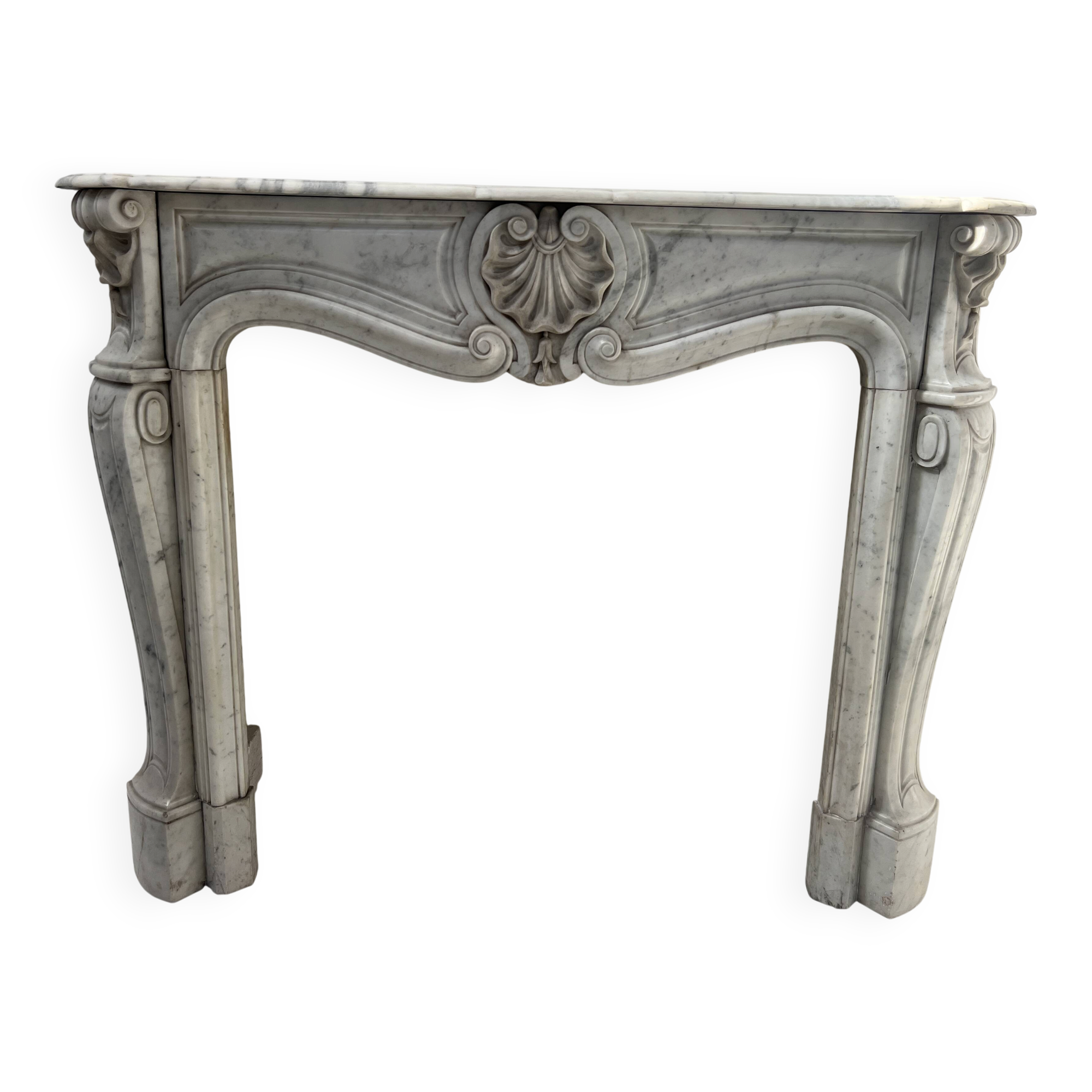 Louis XV style fireplace in veined white Carrara marble, 19th century.
