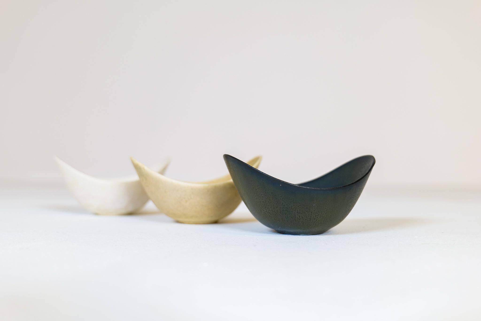 Mid-century modern ceramic set of 3 bowls by Gunnar Nylund, Rörstrand, Sweden.