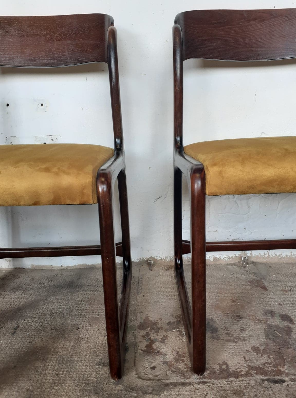 Suite de 4 chaises Baumann Traineau