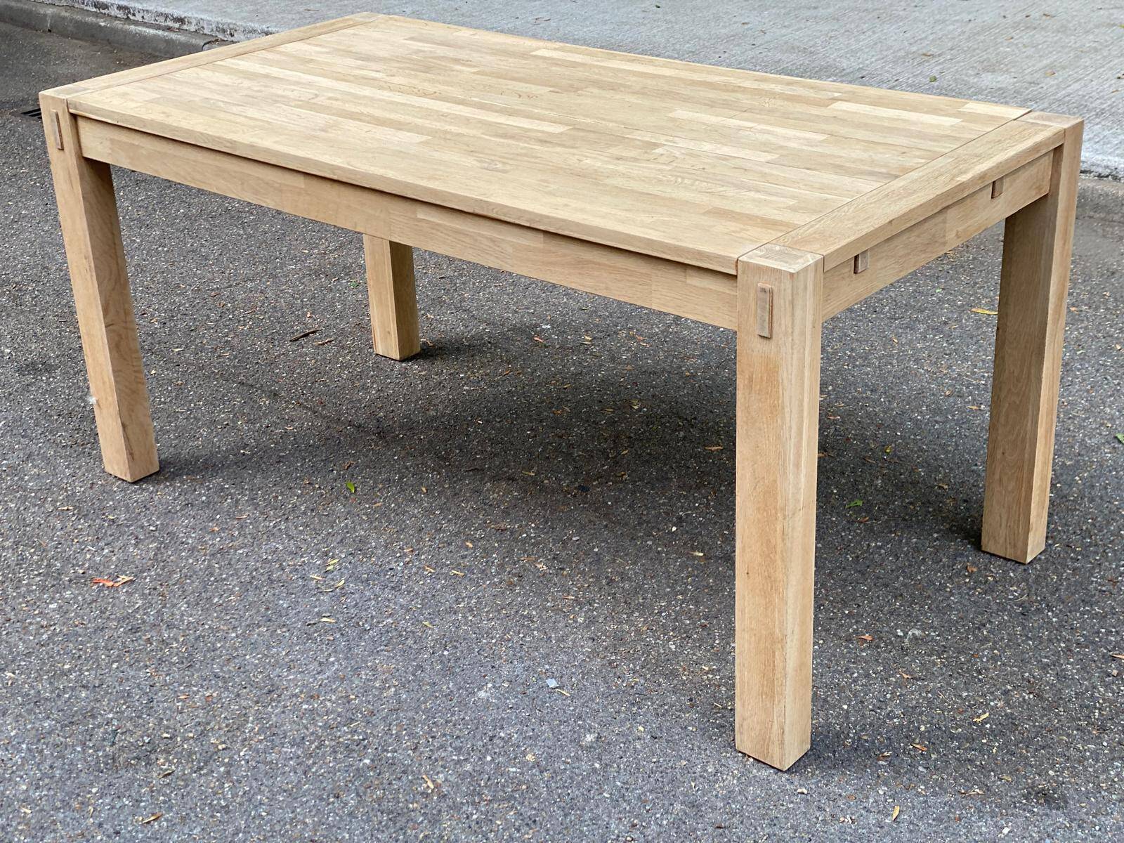 Grande table à manger scandinave extensible en chêne massif décapée 160-240