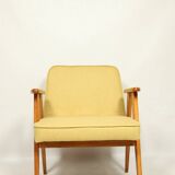 Fauteuil en laine jaune au design scandinave après rénovation