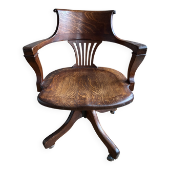 Swivel captain's chair