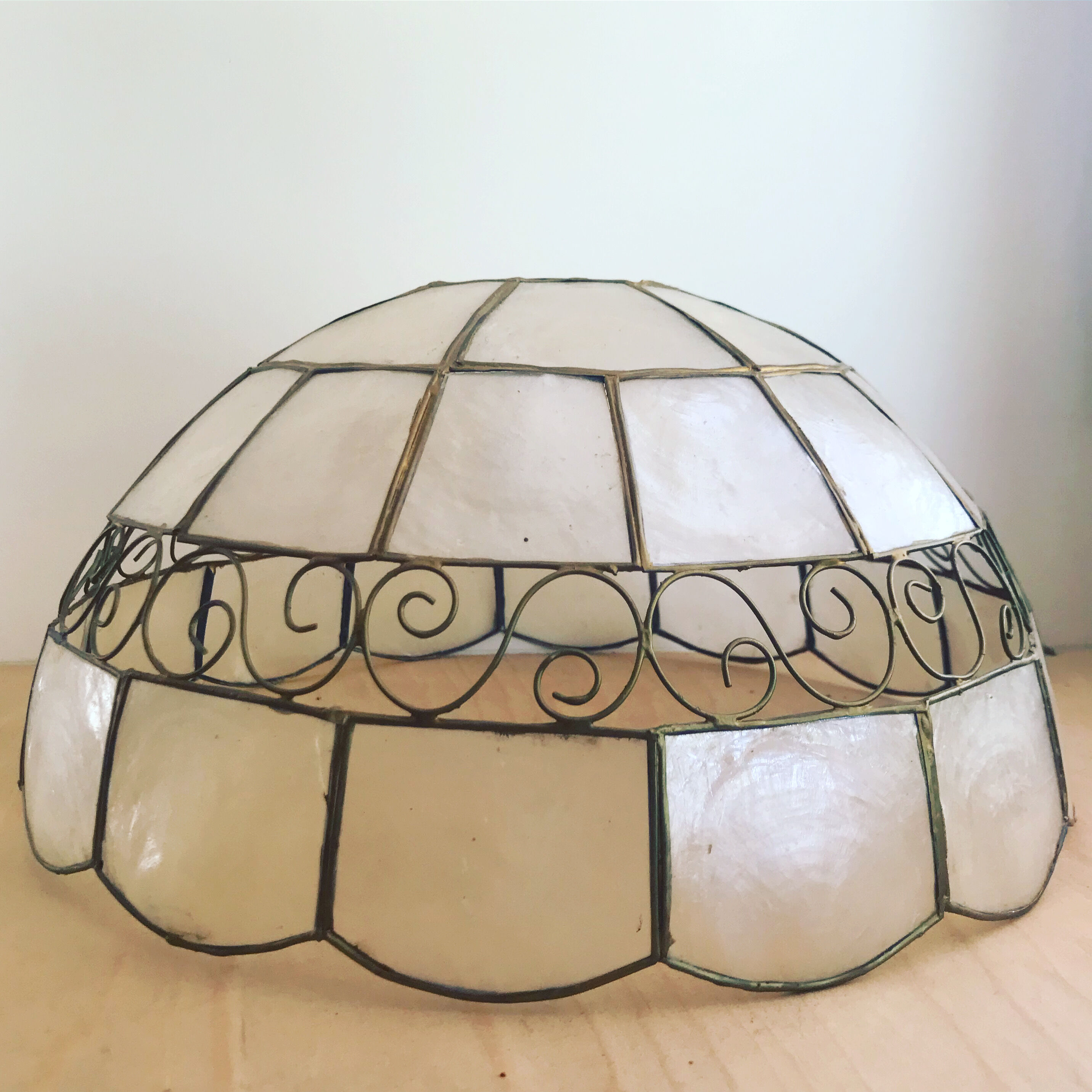 Vintage suspension in brass and mother-of-pearl