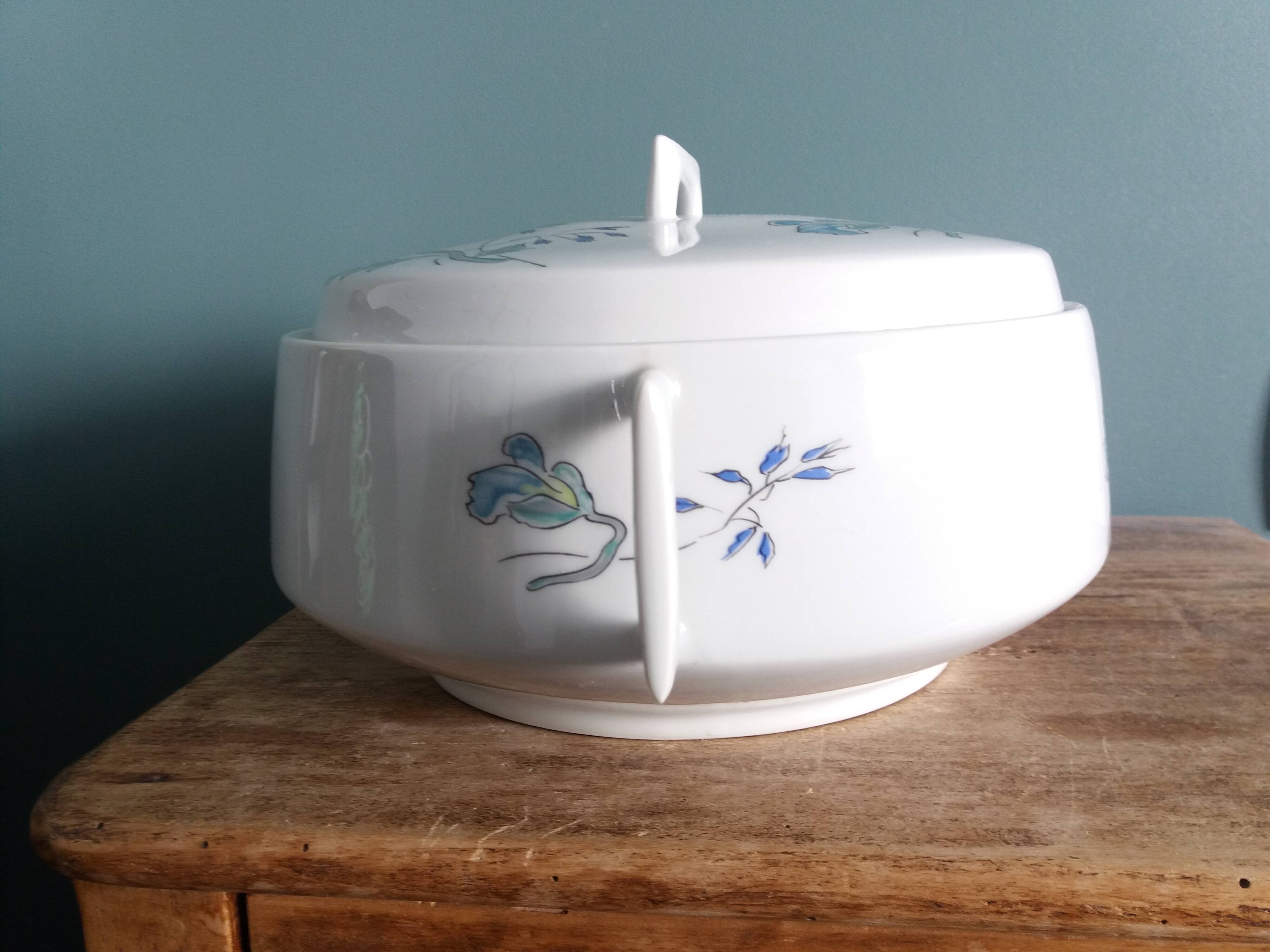 Ariès tureen by Raymond Loewy, Limoges Bernardaud porcelain, Themis pattern