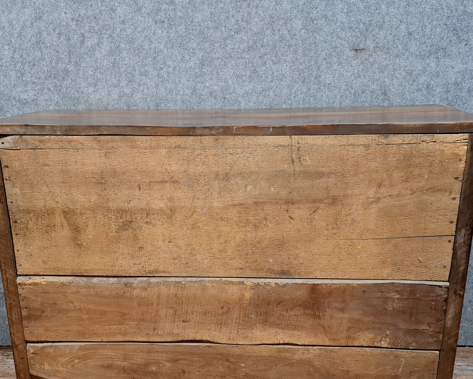 Empire walnut period chest of drawers circa 1810-1820