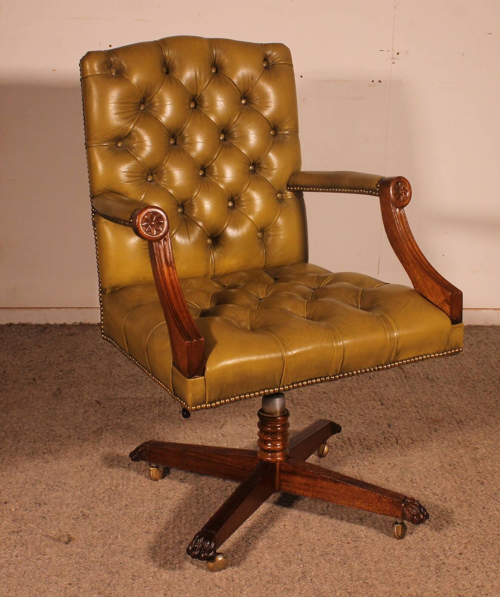 Office Chair Known as Swivel Executive Chair in Mahogany and Leather