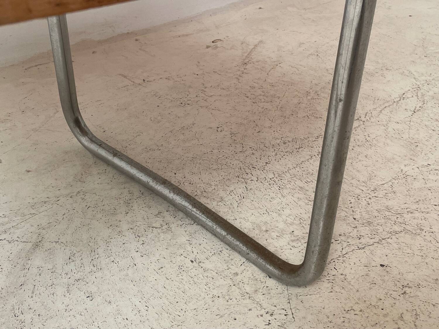 Fauteuil cantilever B261 par Émile Guillot édition Thonet
