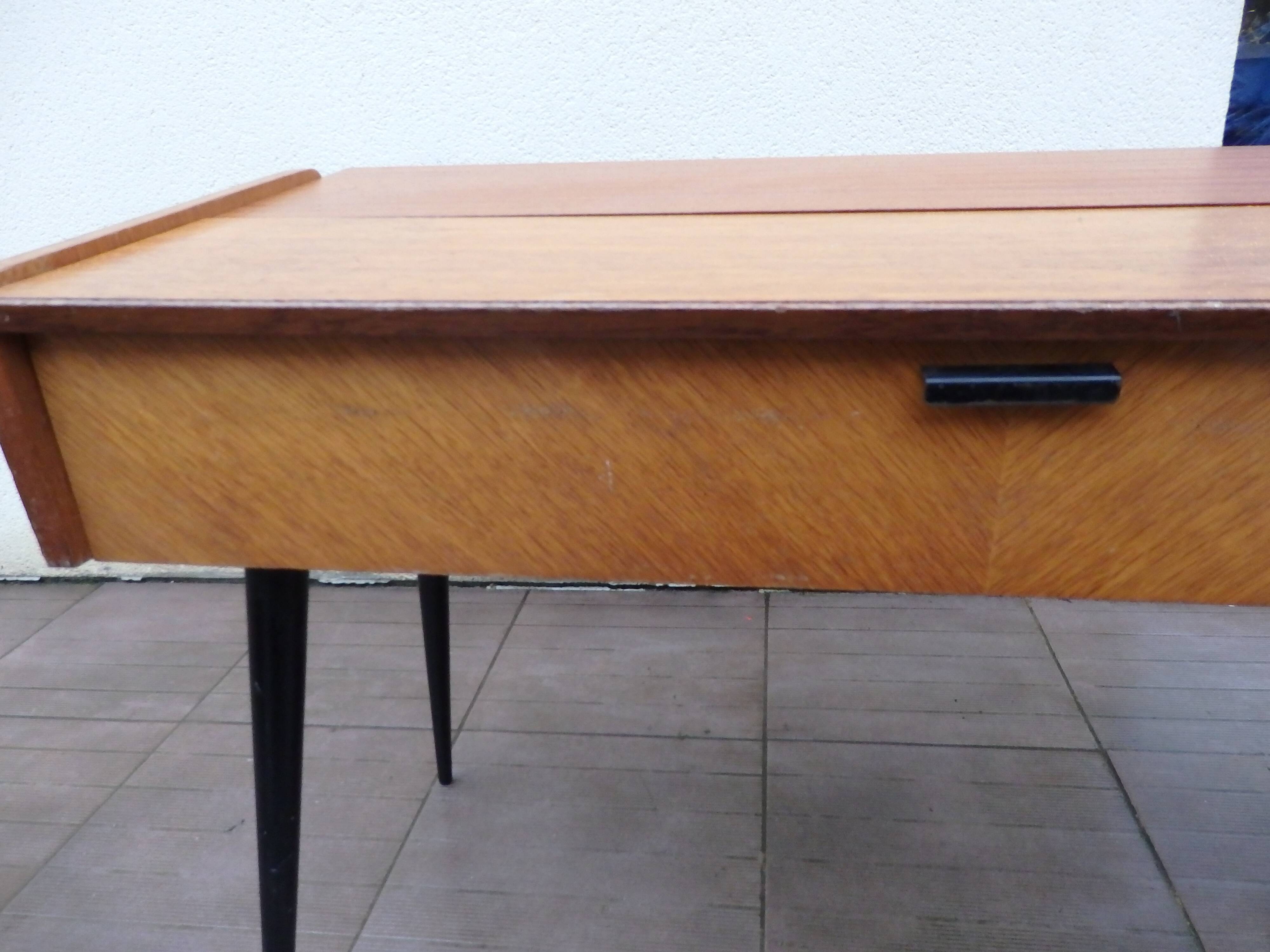 Tricoteuse scandinave pieds compas console vintage