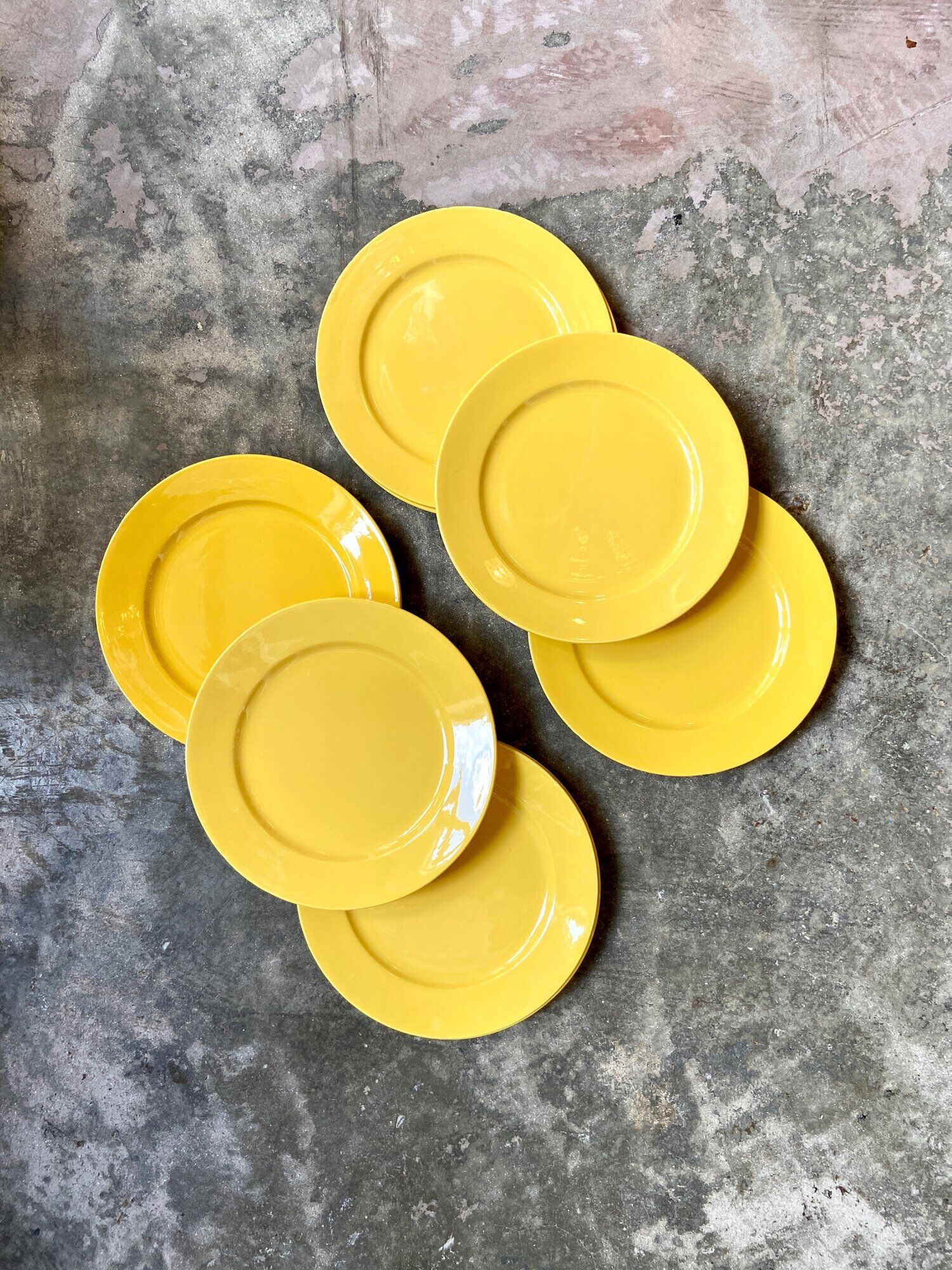 12 yellow earthenware dinner plates