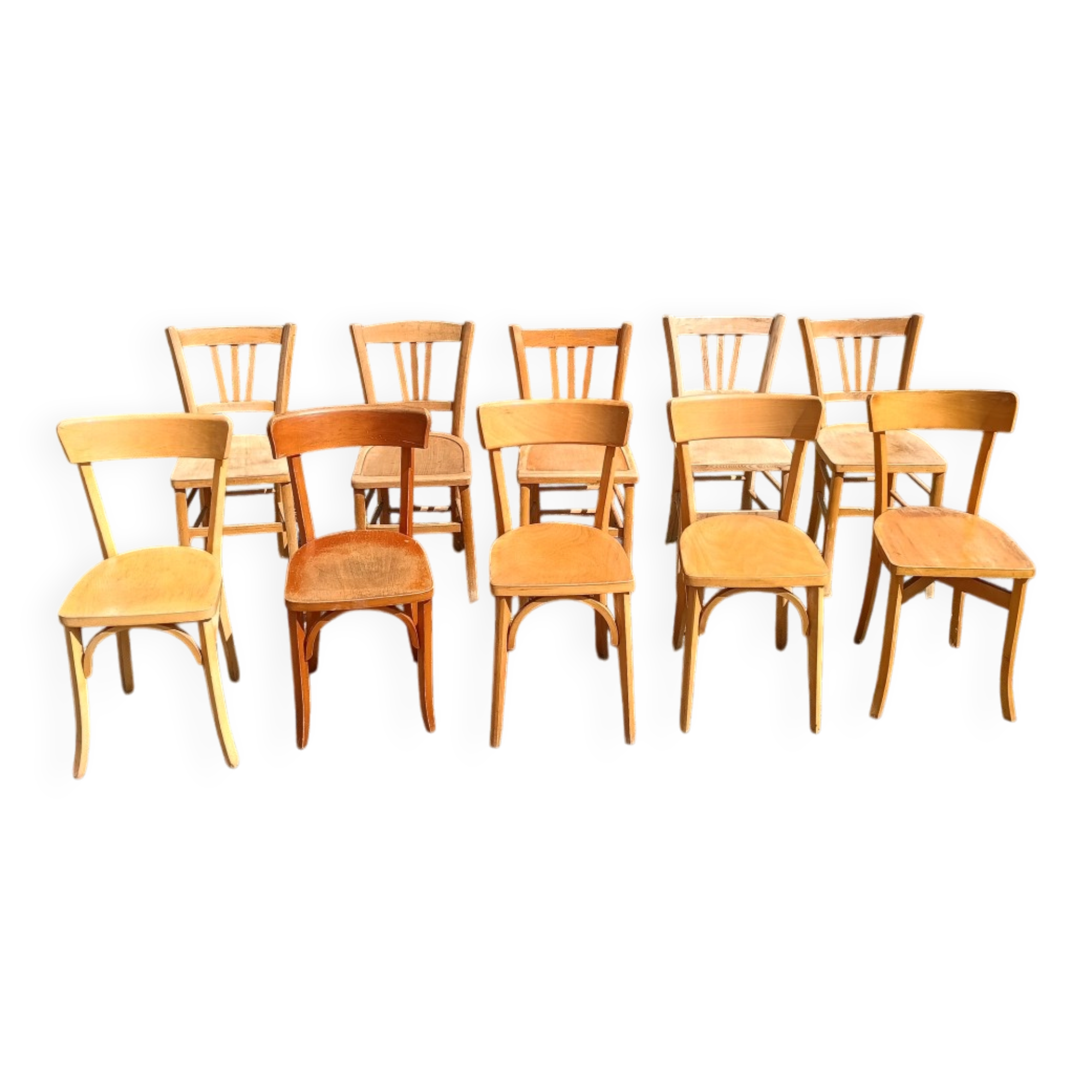 Ensemble de 10 chaises bistrot dépareillées années 1950-70 vintage