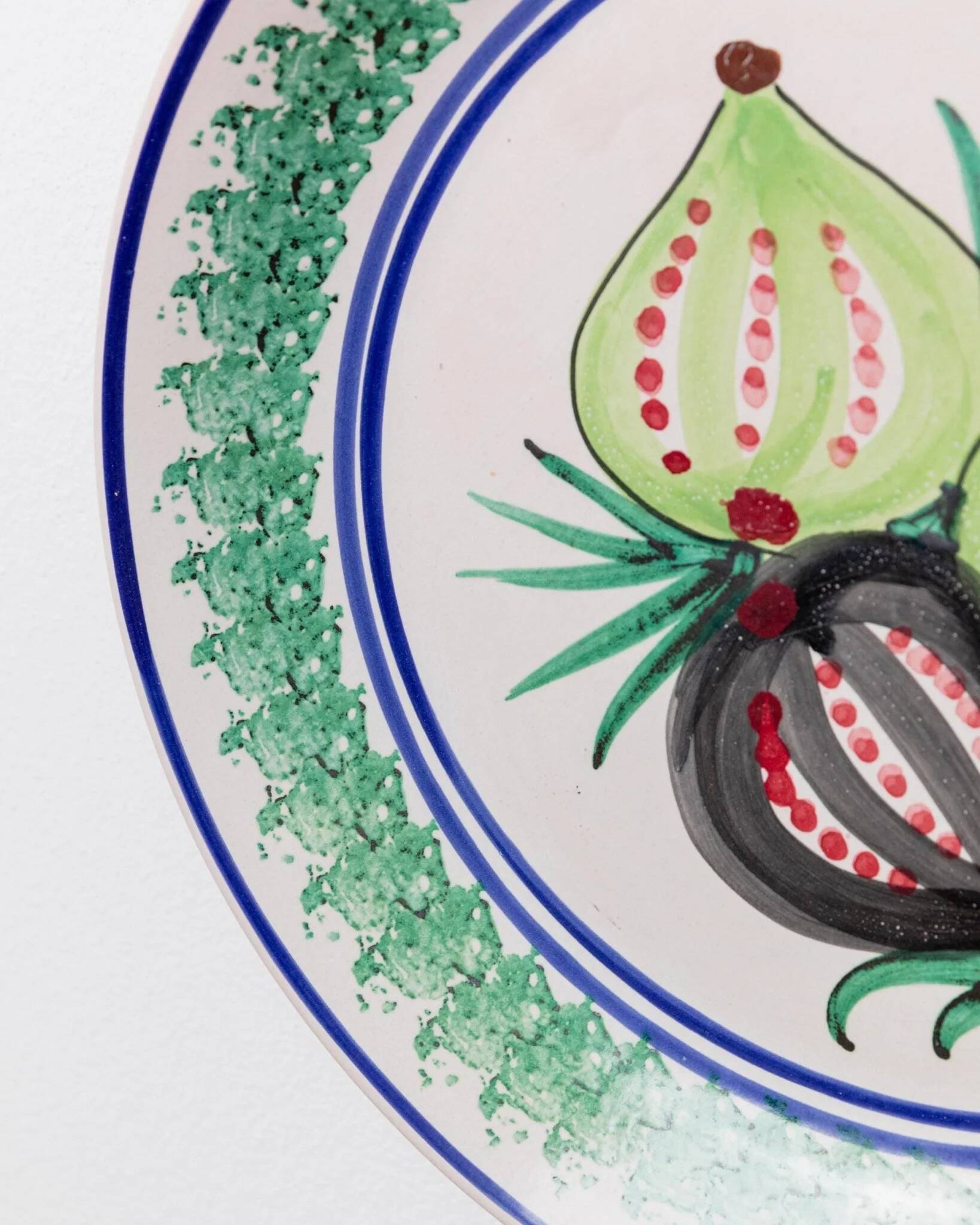 Beige Ceramic XXL Vintage Plate with Hand-Painted 3-Fig Fruit Motif, Sicily 1960s Wall Decor