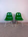 Paire de chaises Eames Herman Miller en fibre de verre verte.