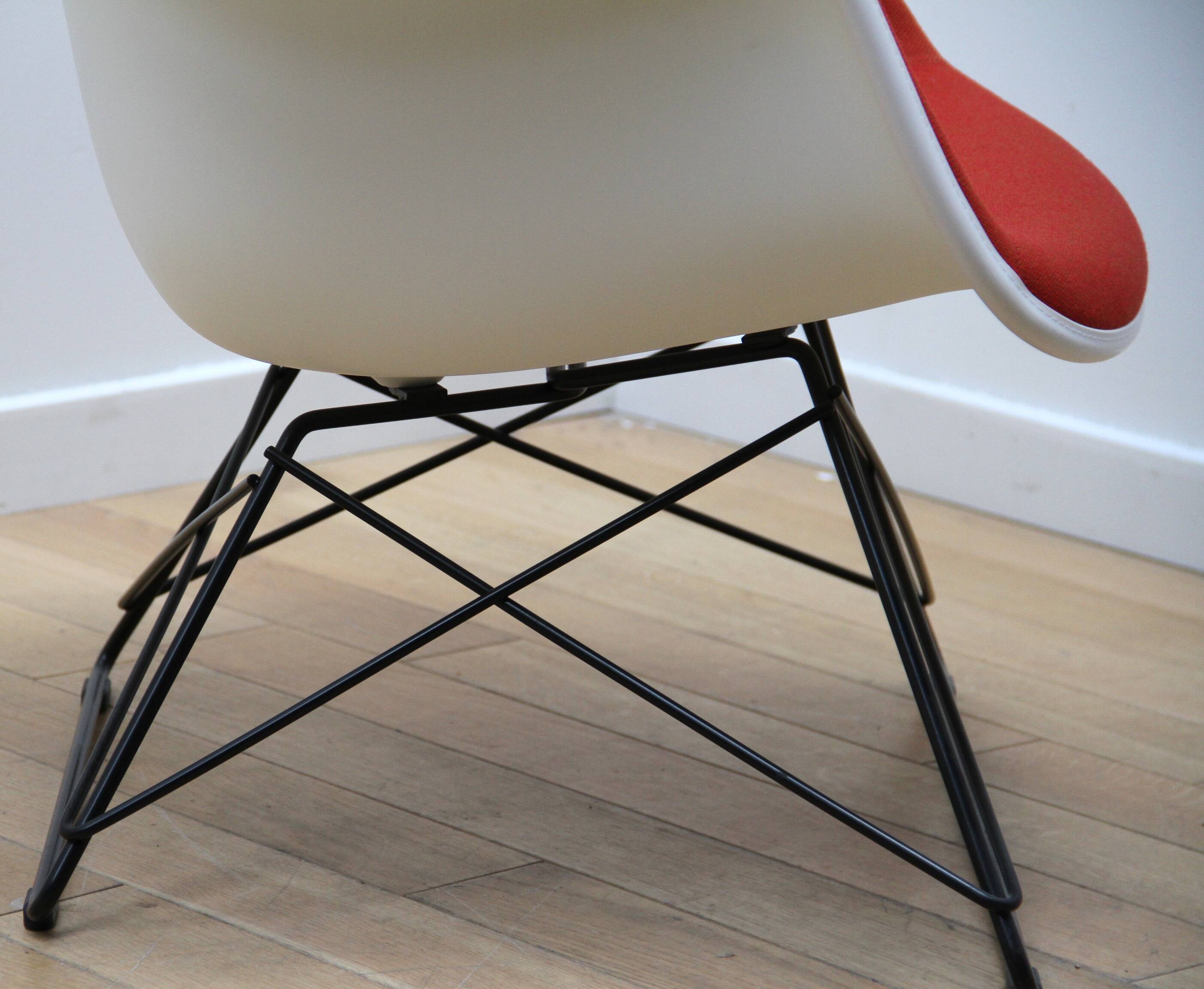 Pair of Arm Chair LAR armchairs, Charles & Ray Eames