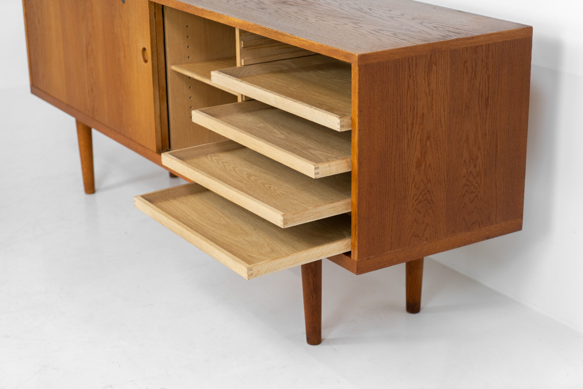 Buffet RY26 by Hans J. Wegner for Ry Møbler