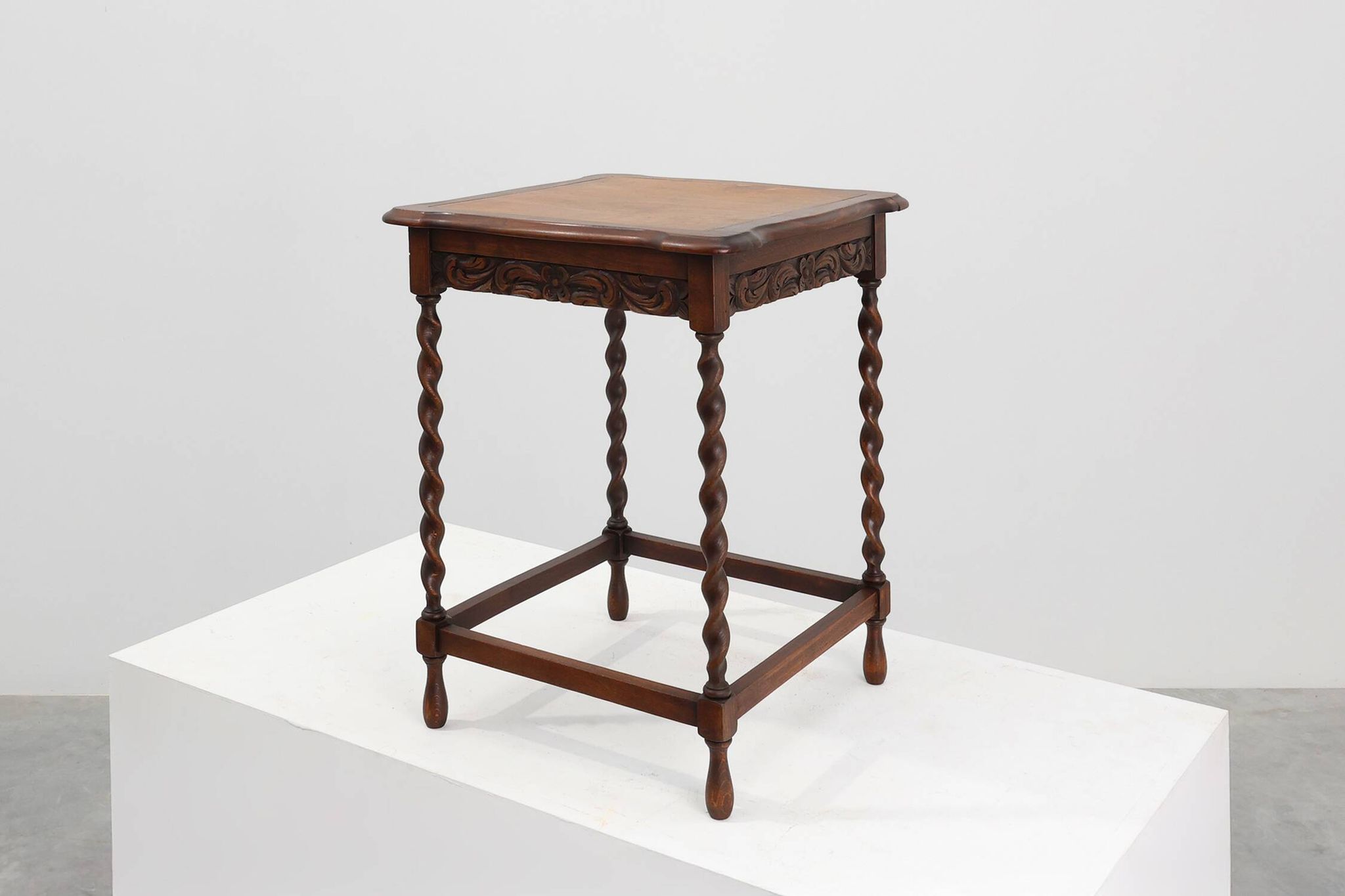 Table d'appoint ancienne en chêne français, vers 1900