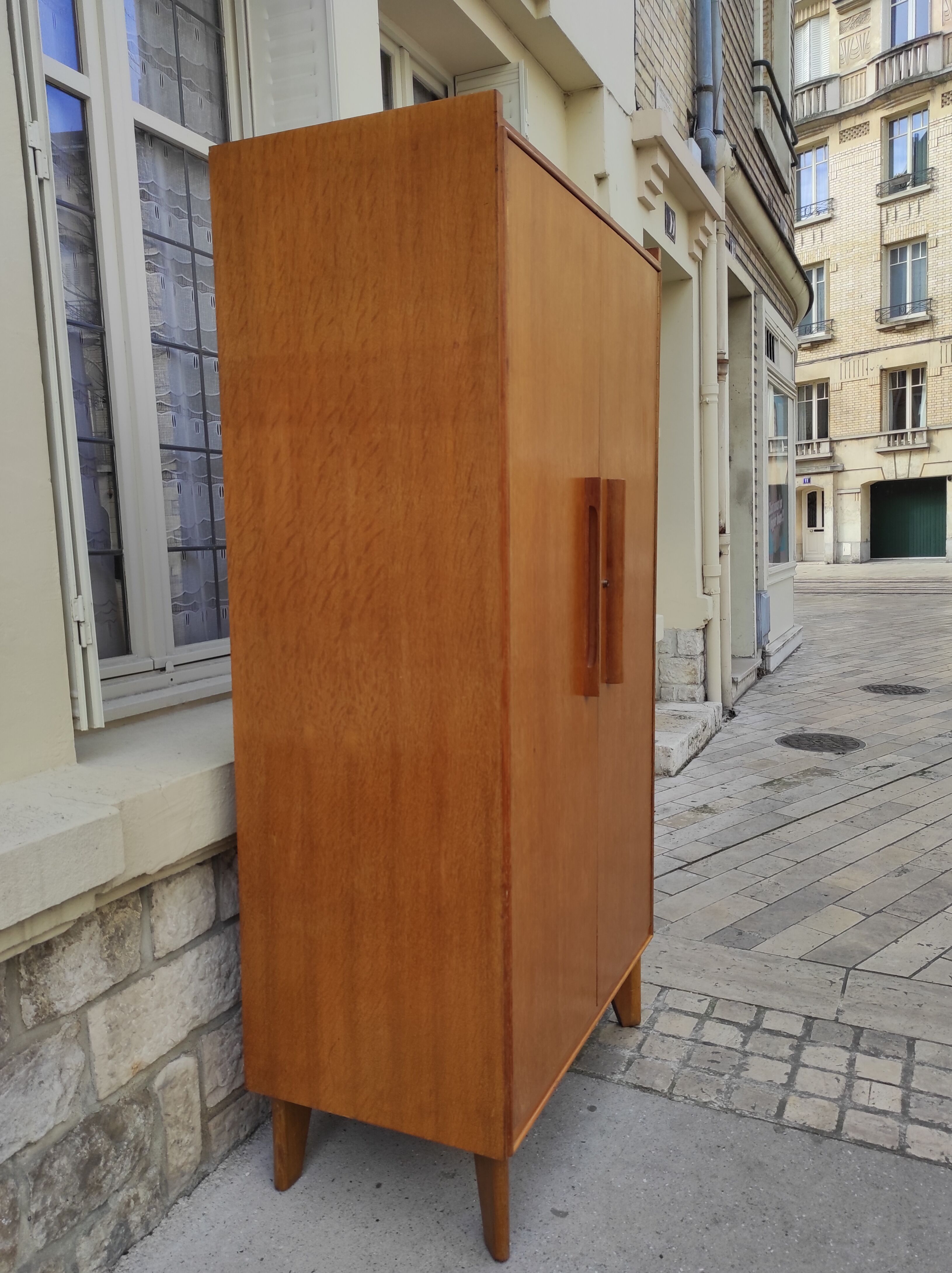 Cabinet SAM Modern Furnishing Company