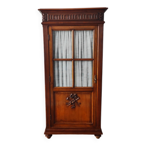 Armoire parisienne vitrine