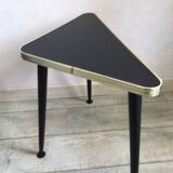 Tripod compass foot table