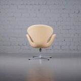 Swan chair by Arne Jacobsen for Fritz Hansen with tilt function