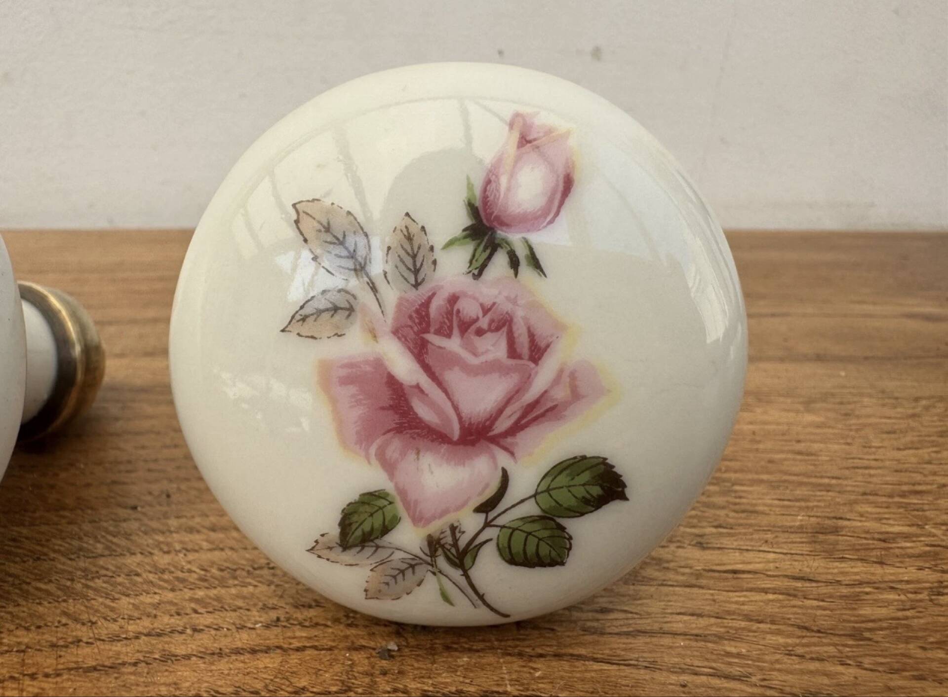 2 Large round porcelain door handles with pink flower decoration diameter