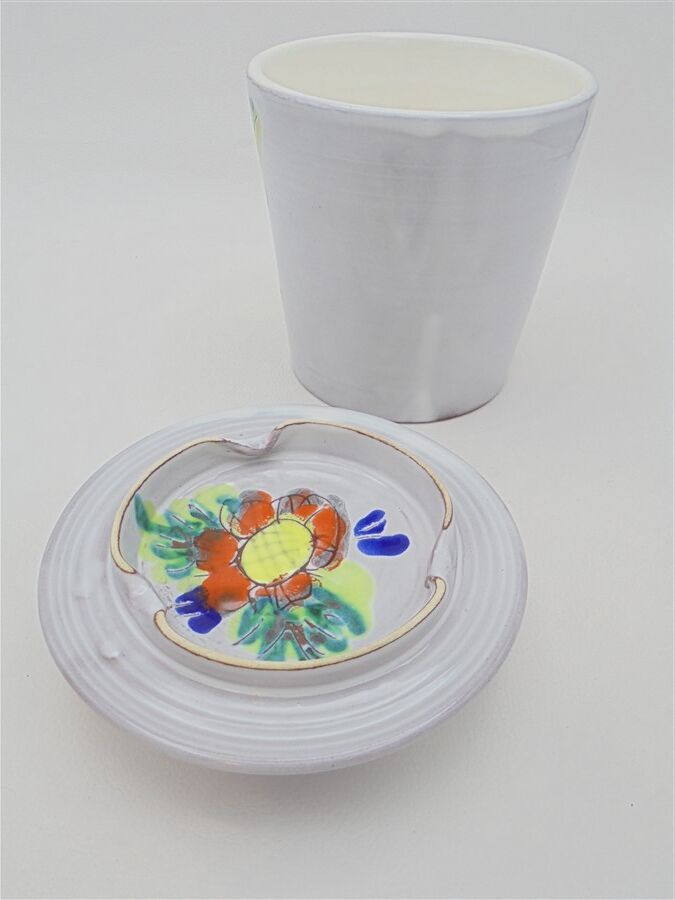 Table trash can