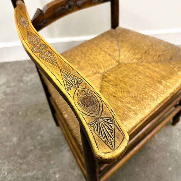 Chaise à dossier en échelle fabriquée à la main et sculptée du XIXe siècle, vers les années 1840.