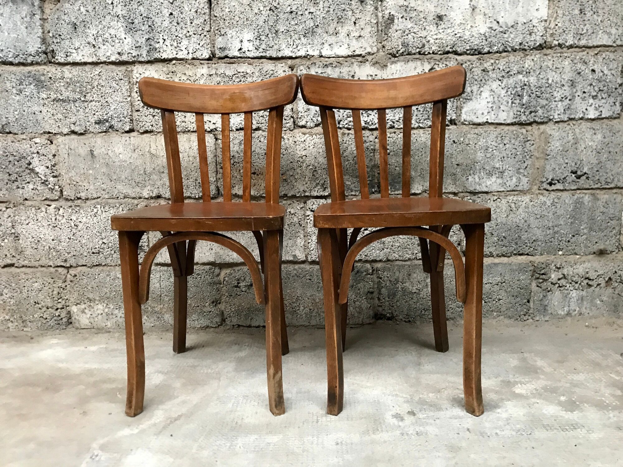 Pair of bistro chairs troquet Parisien in curved wood 1950
