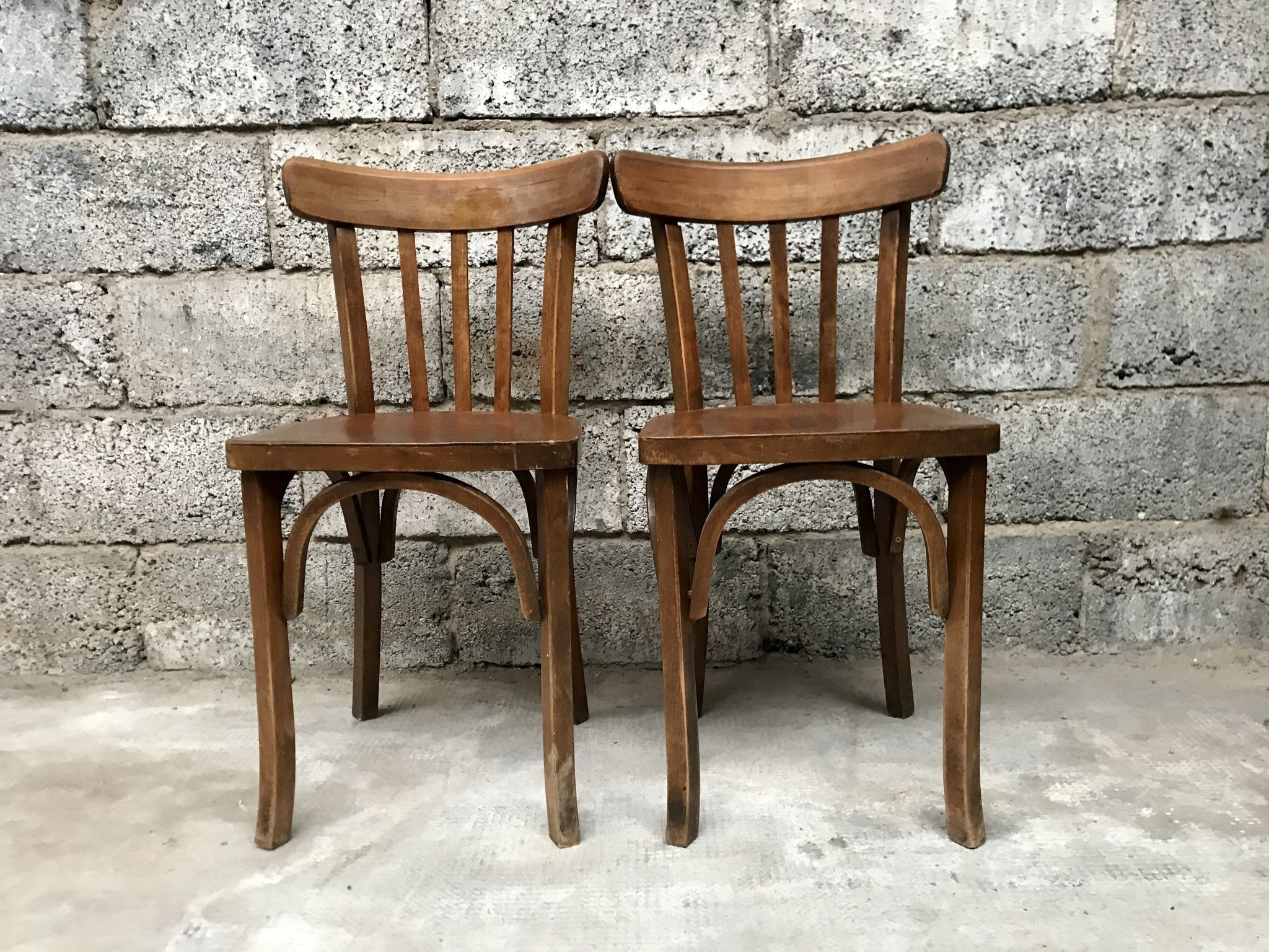 Pair of bistro chairs troquet Parisien in curved wood 1950
