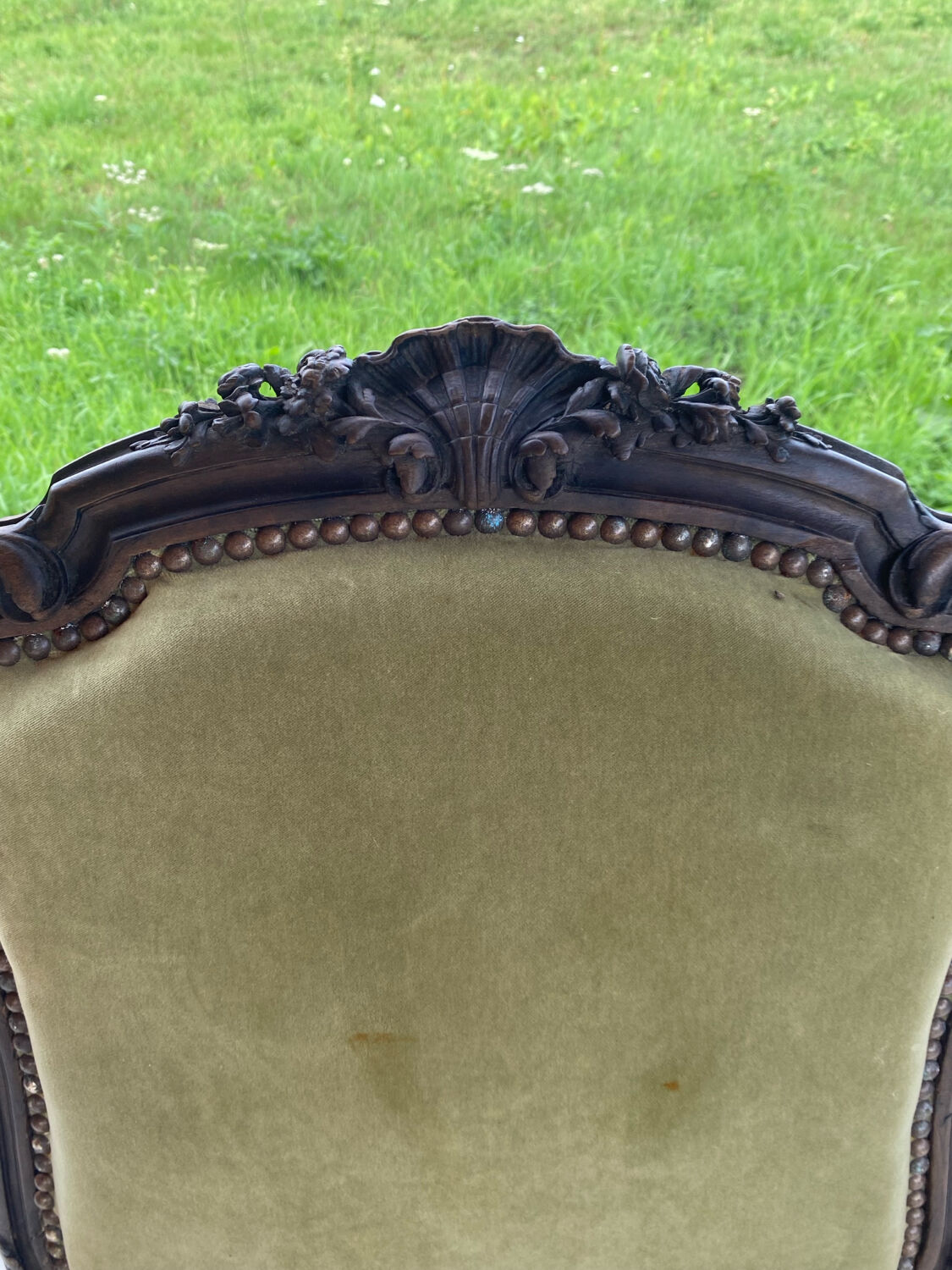 Louis 15 style green velvet chair