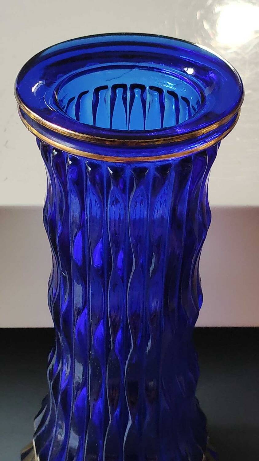 Walther Glas Design Vase, Graphic shape with golden flamed tips. Blown art glass, cobalt blue. Height 25 cm