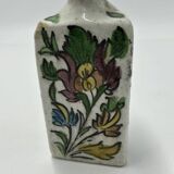 Iznik bottle, siliceous ceramic, floral decoration, Persia, 19th century