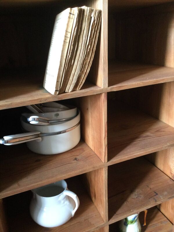 Armoire parisienne vitrée ancienne à compartiments