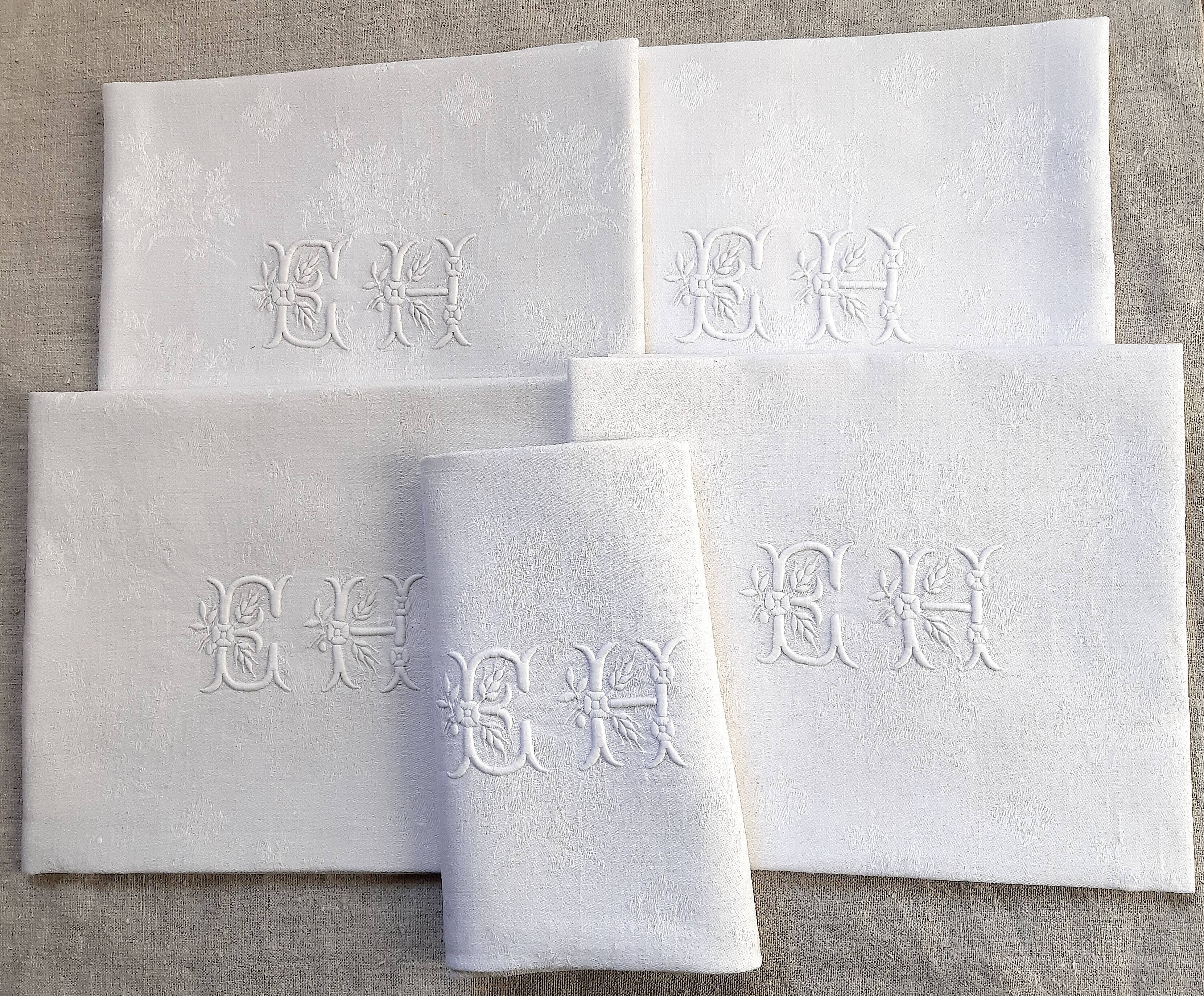5 monogrammed napkins "EH"