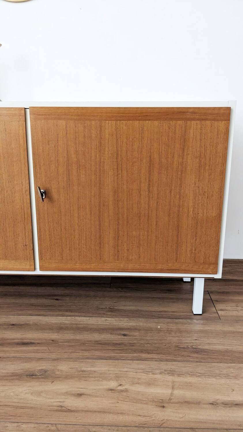 Vintage 2-door sideboard