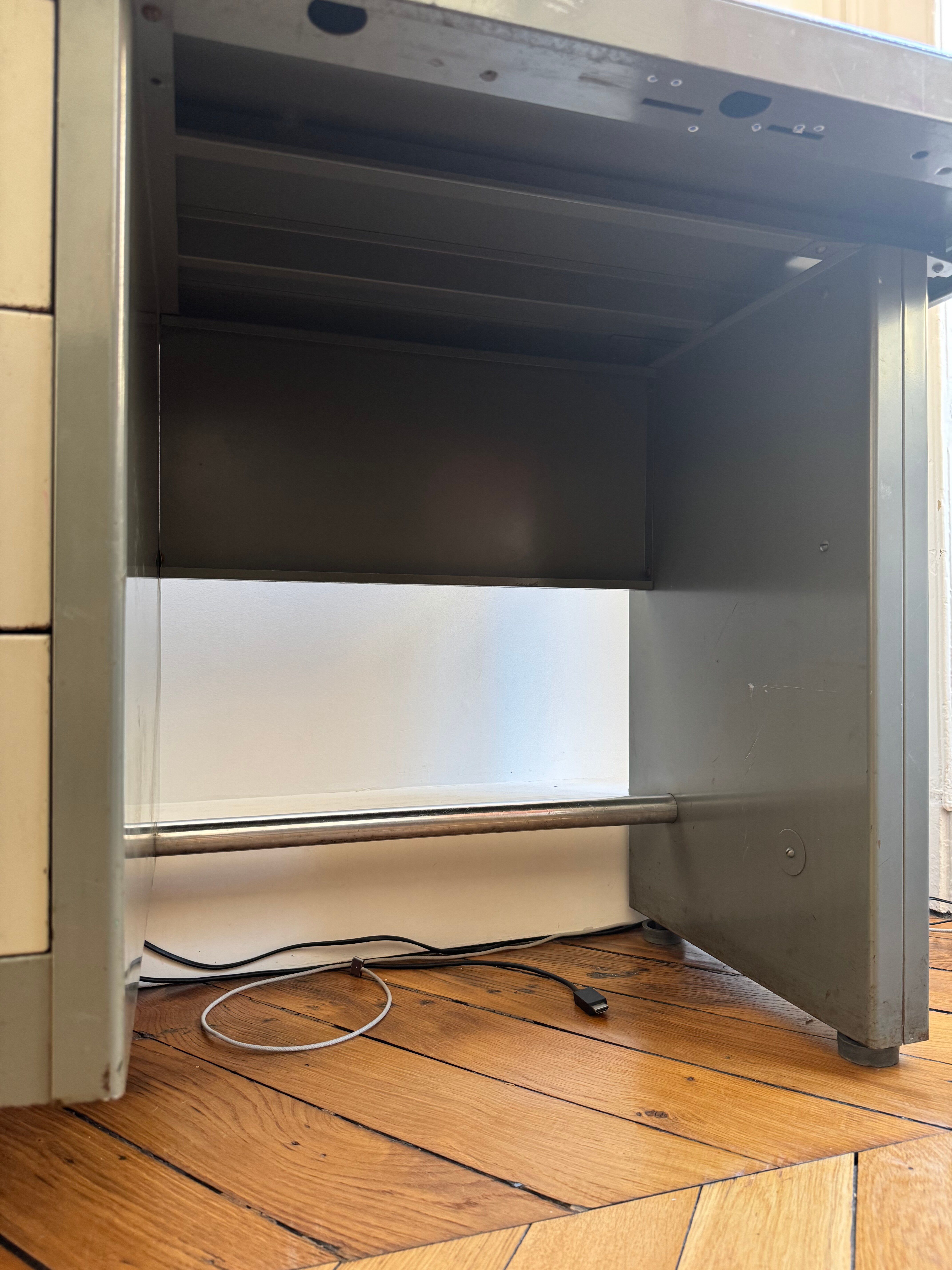 Metal desk