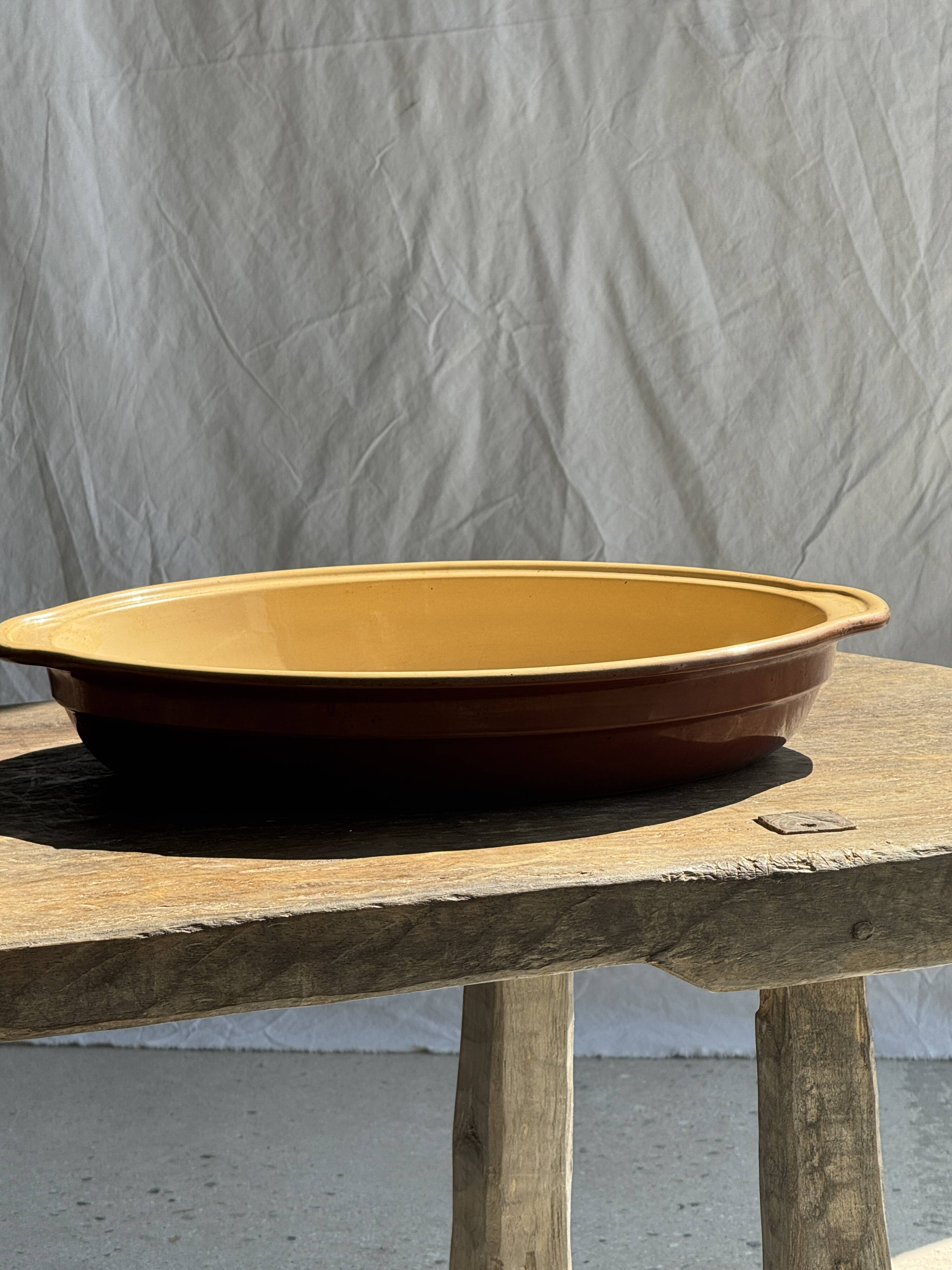 Huge oval oven dish with handle