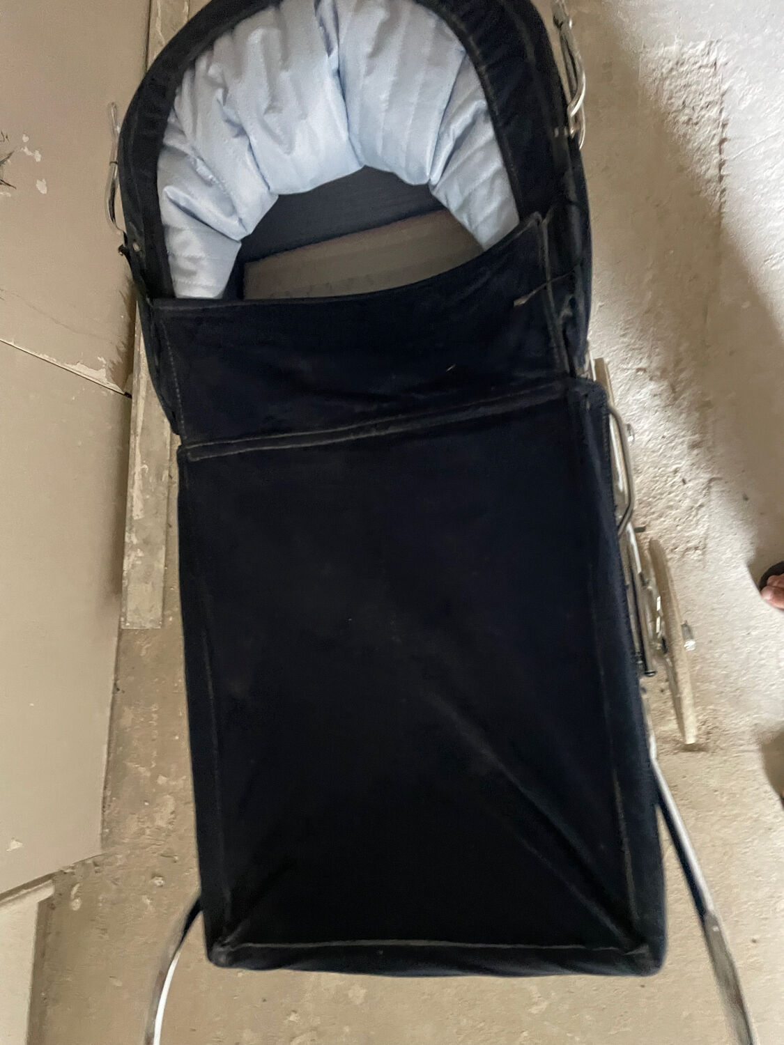 Vintage stroller/pram