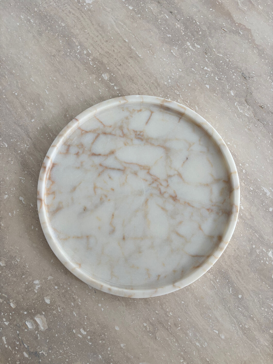 White onyx dish