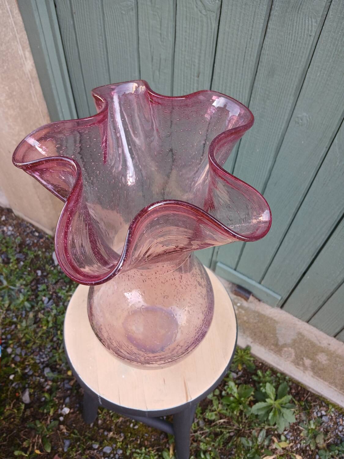 Pink bubble glass corolla vase