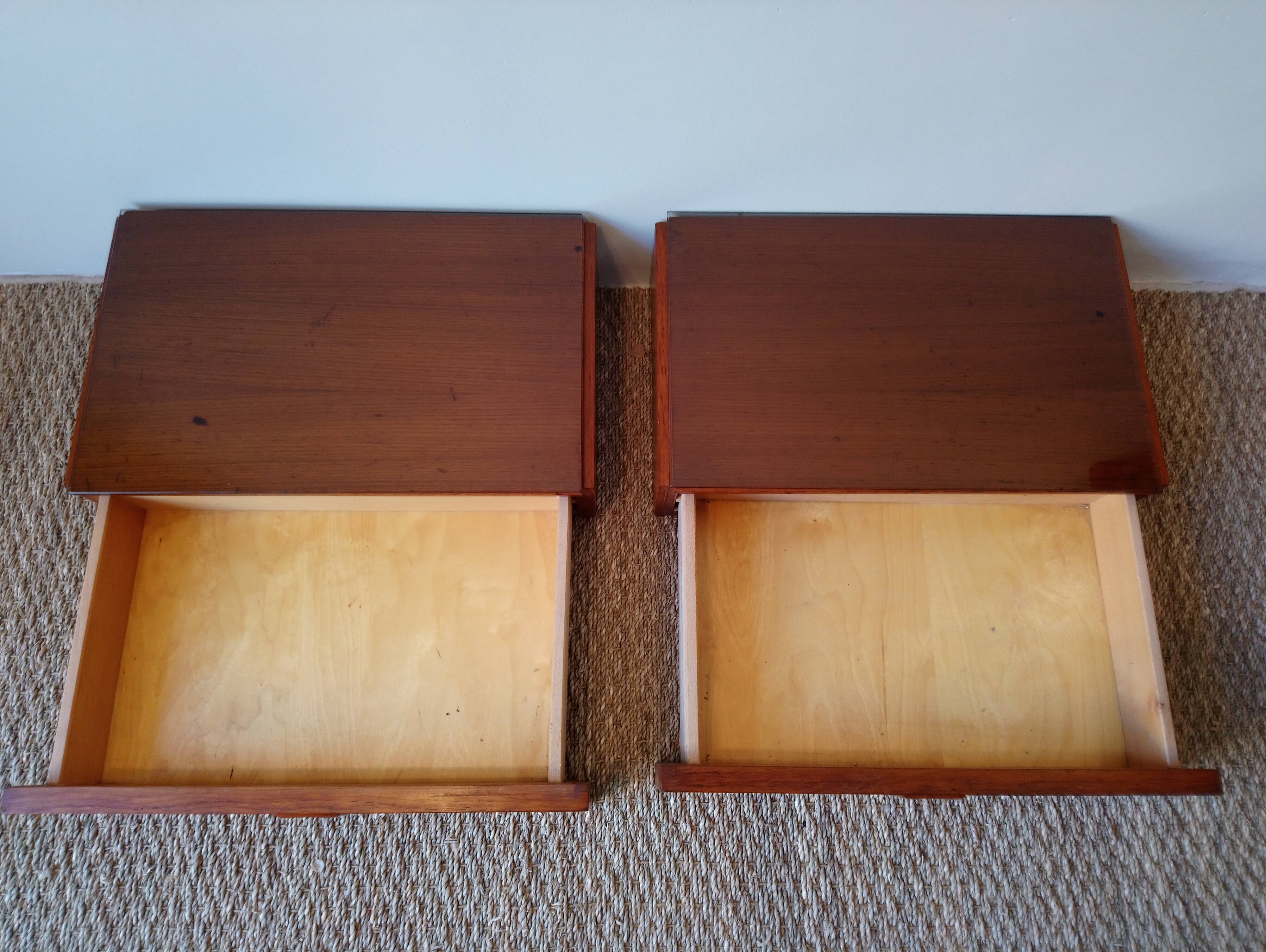 Paire de chevets suspendus scandinaves années 70