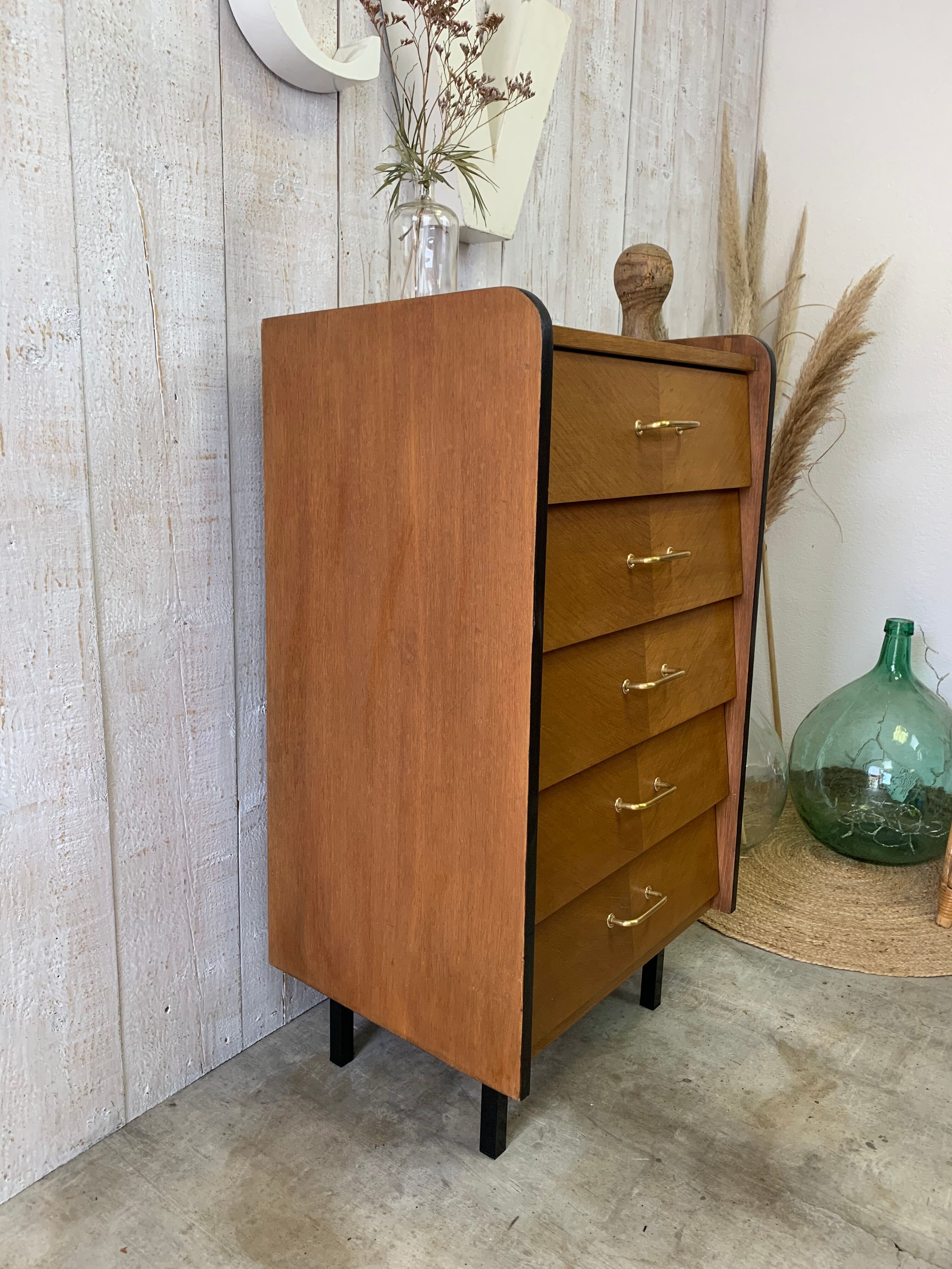 Modernist rag-picker