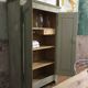 Armoire patine vieillie grège
