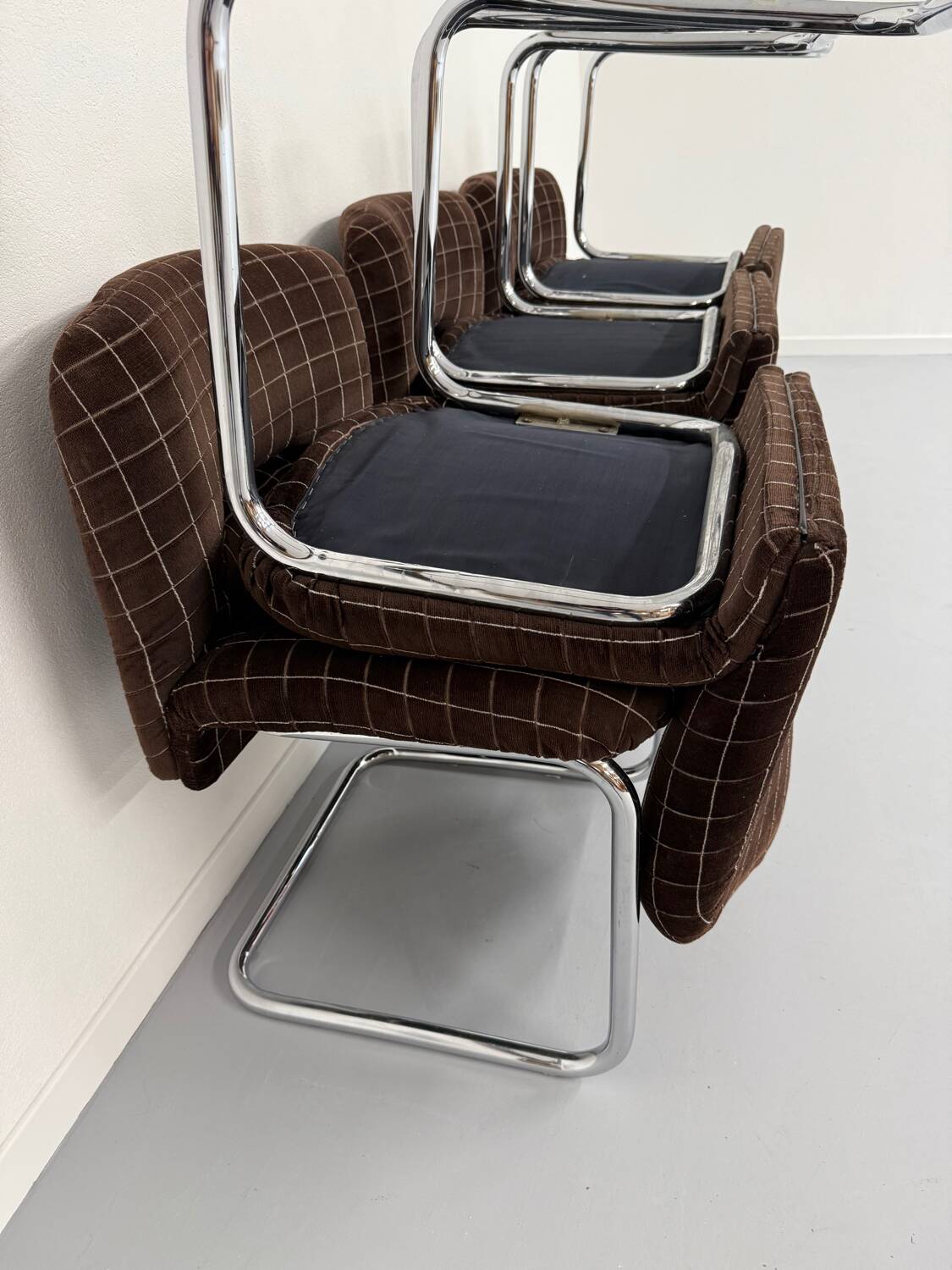 6 old tubular and velvet chairs Italian design from the 70s