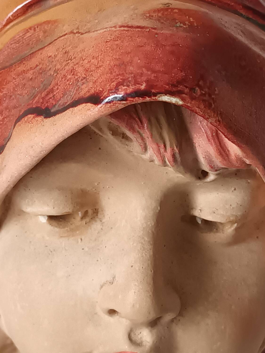 Buste jeune femme en plâtre XXème
