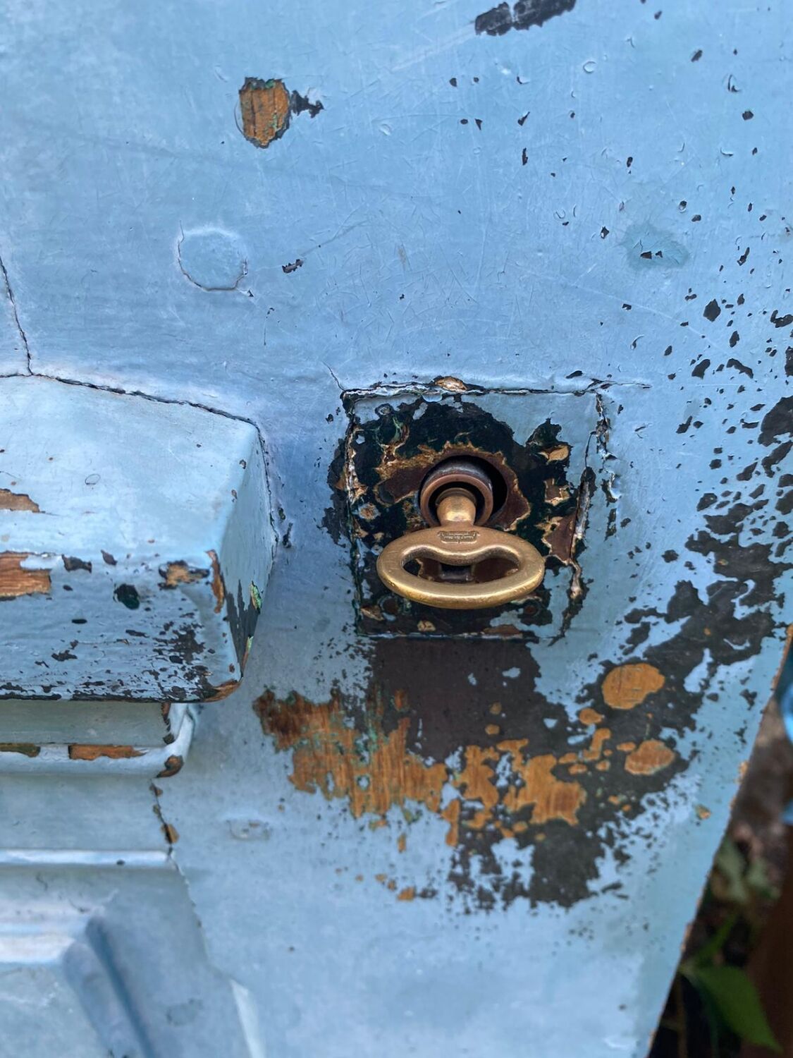 Entrance door in solid oak, cast iron grille, 1930s
