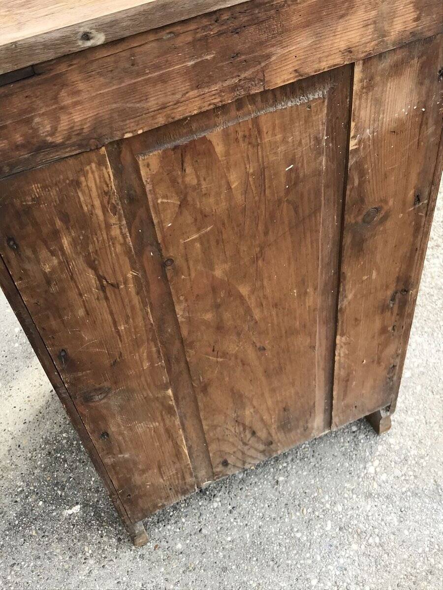 Table de chevet rustique en pin marron avec tiroir et porte, circa 1890-1919