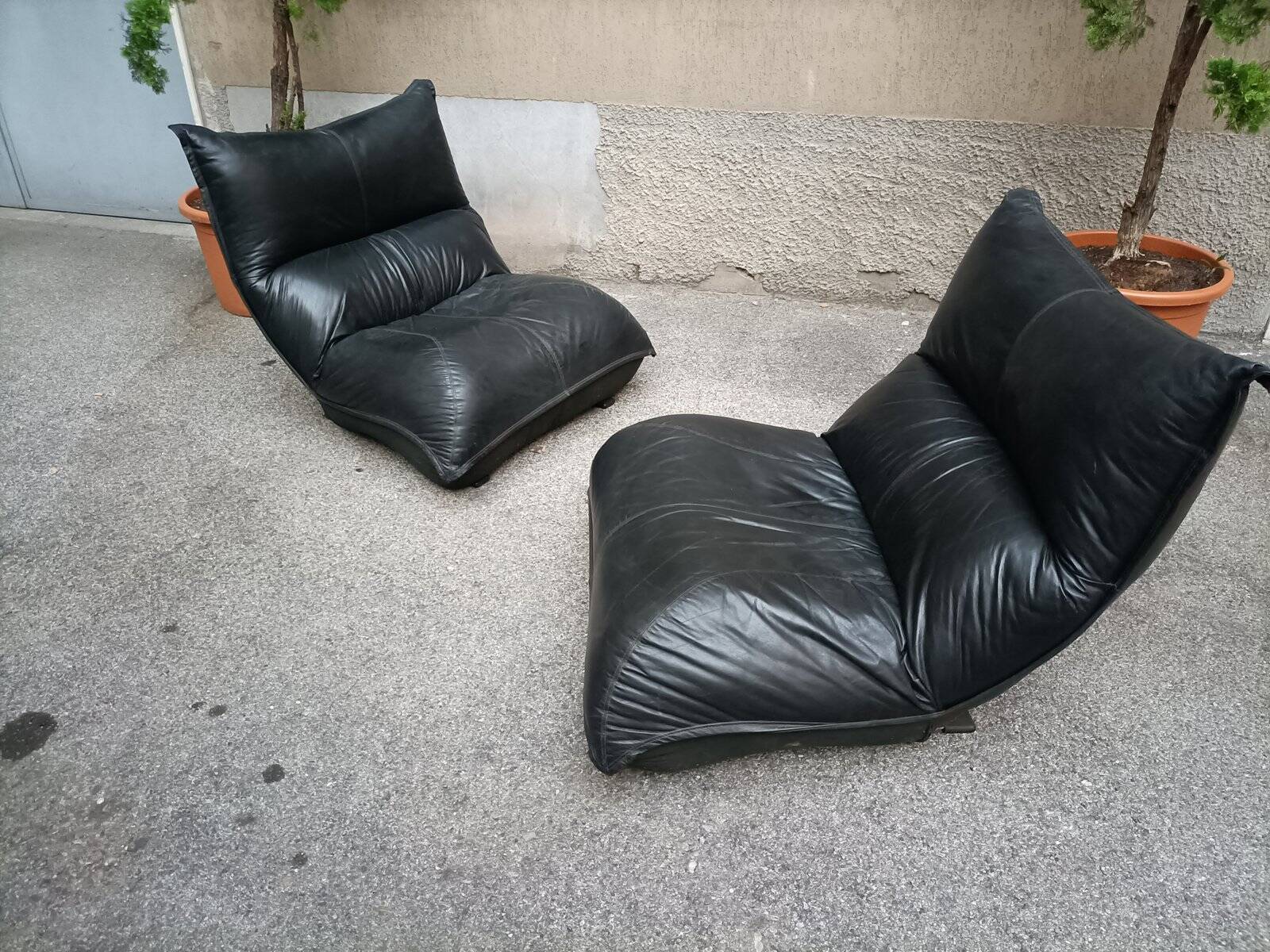 Zinzolo Armchairs in Black Leather by Vittorio Varo for Plan, 1970s, Set of 2