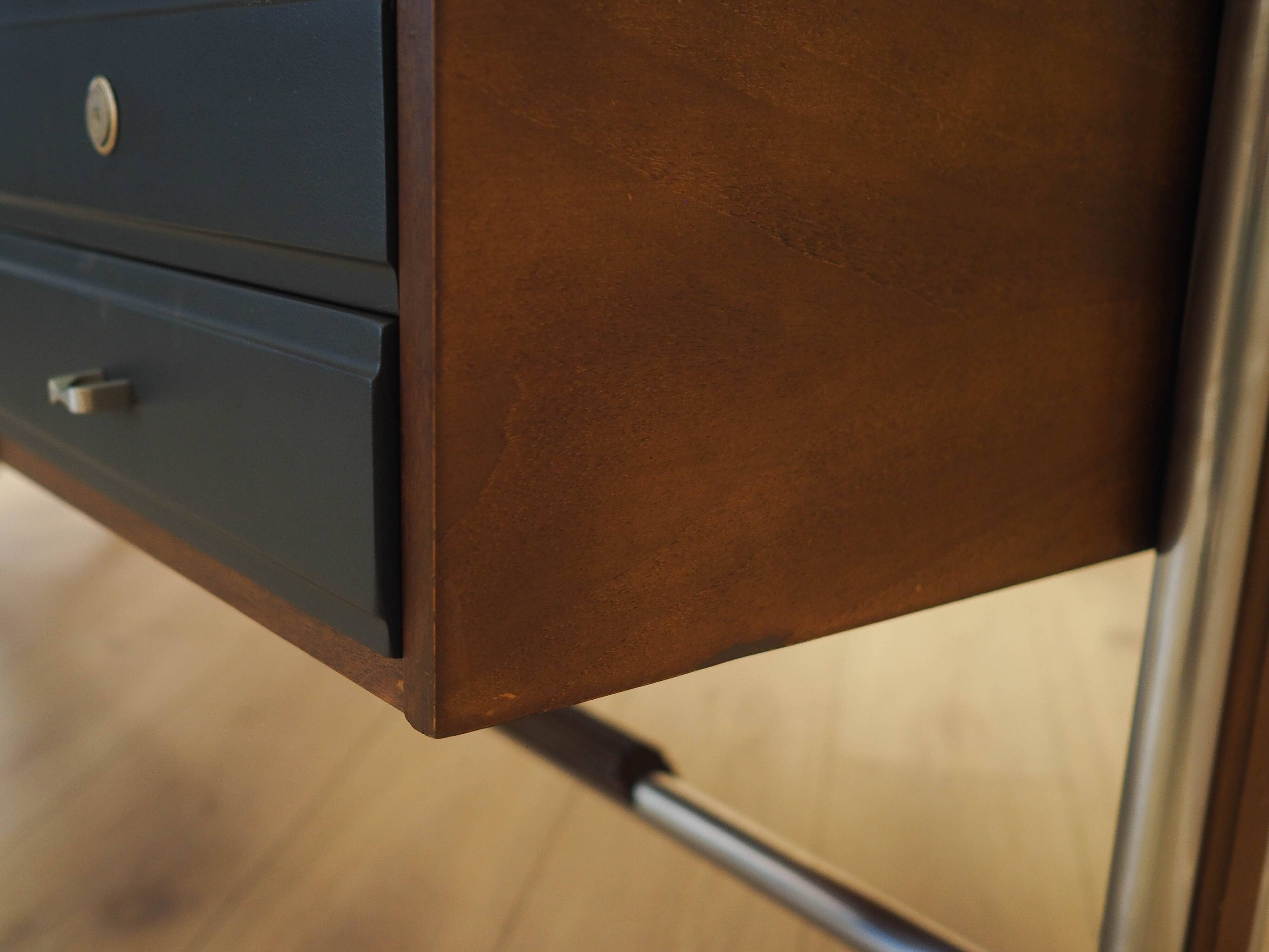 Bureau en noyer, Italie années 1970