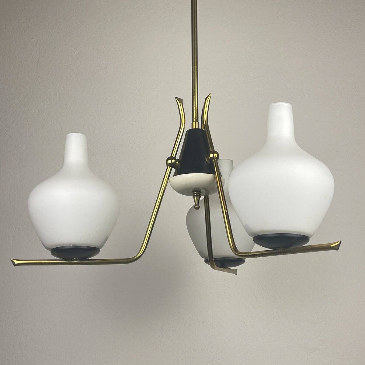 Modern Italian chandelier from the mid-century Stilnovo, 1950s.