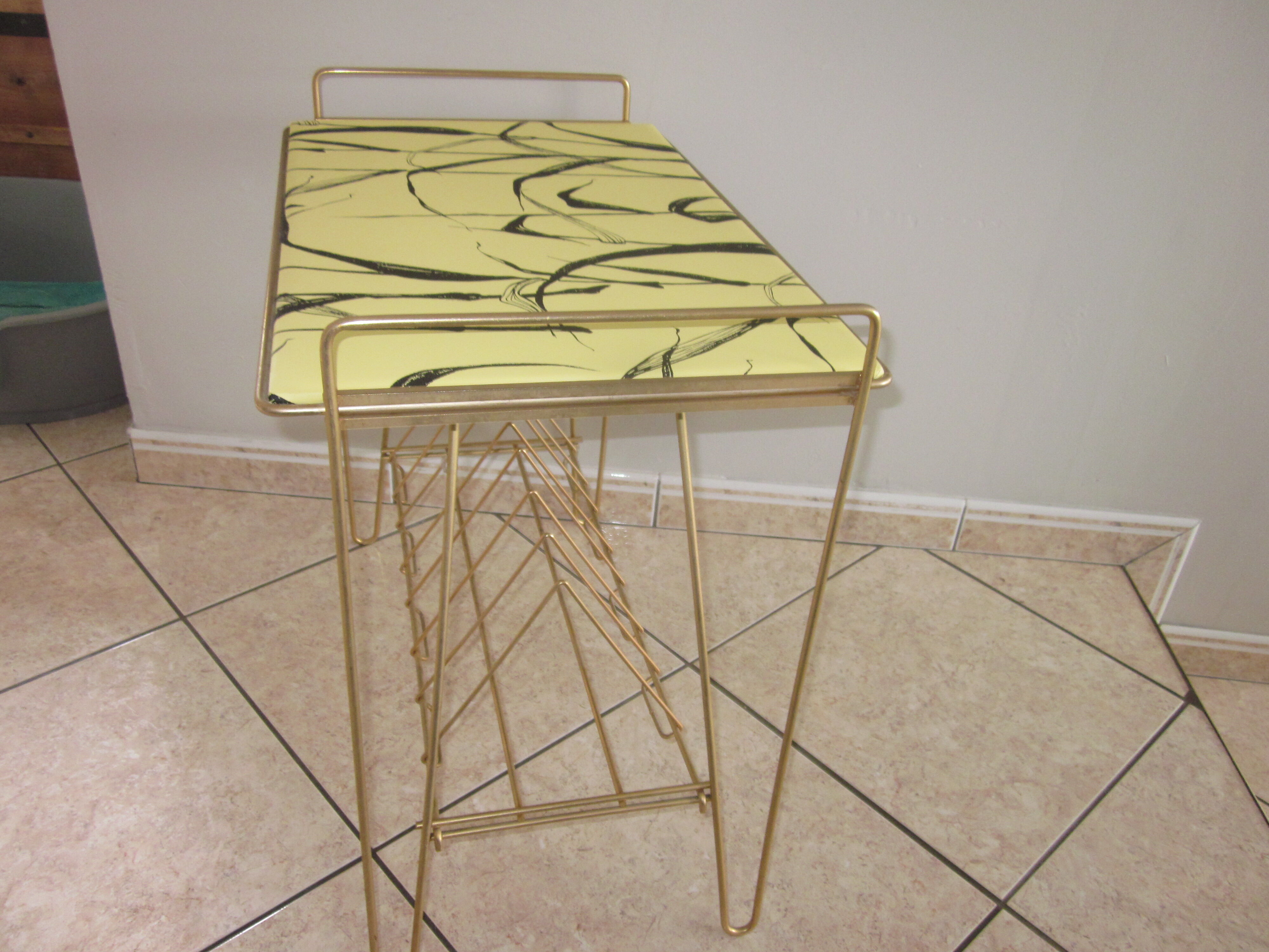 Table vinyls holder of the 50